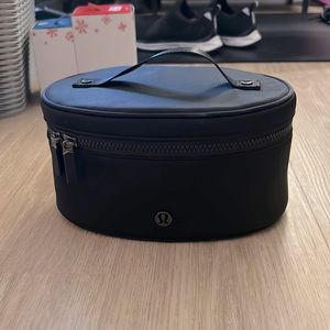 Lululemon Oval Top-Access Kit Zip around Cosmetics Bag 3.5L